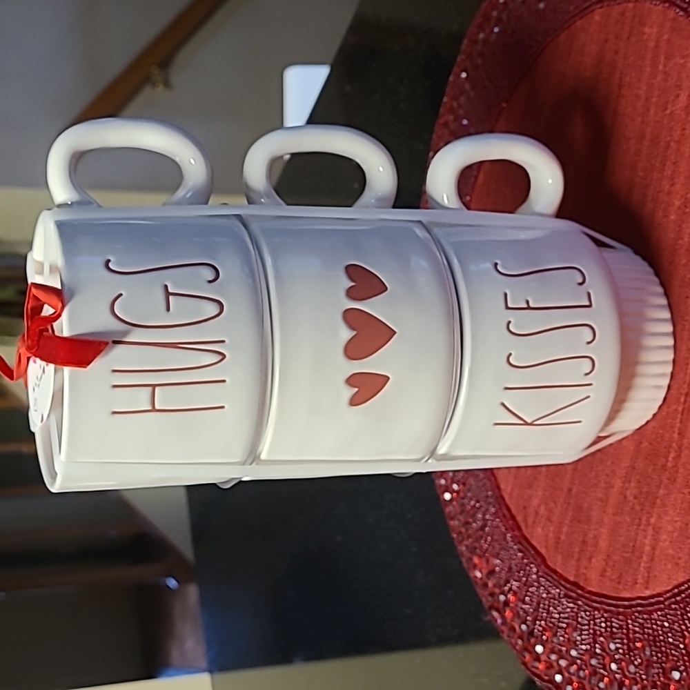 Rae Dunn Hugs & Kisses Mug Set